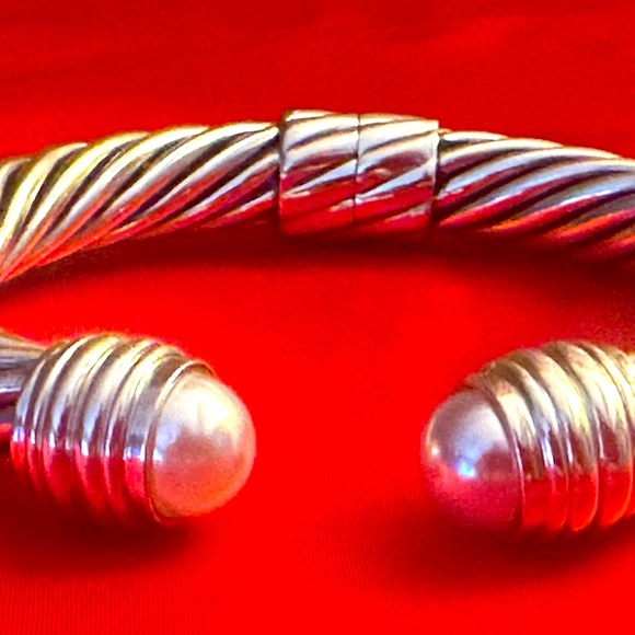 WOW POSHMARK - Authentic David Yurman Sterling Silver Bold Pearl Bangle Bracelet - Picture 3 of 15